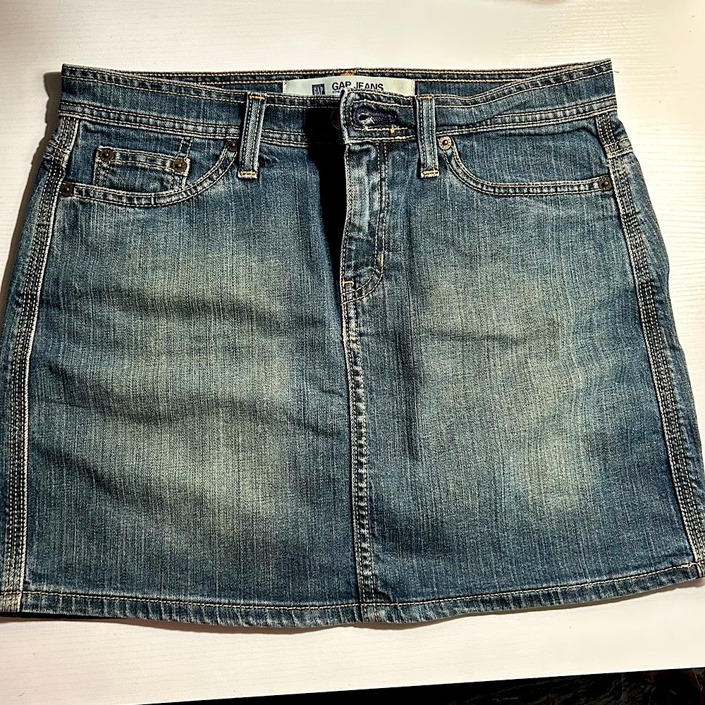Like new Y2K chic Gap Women's Blue stretch Denim Skirt size 6